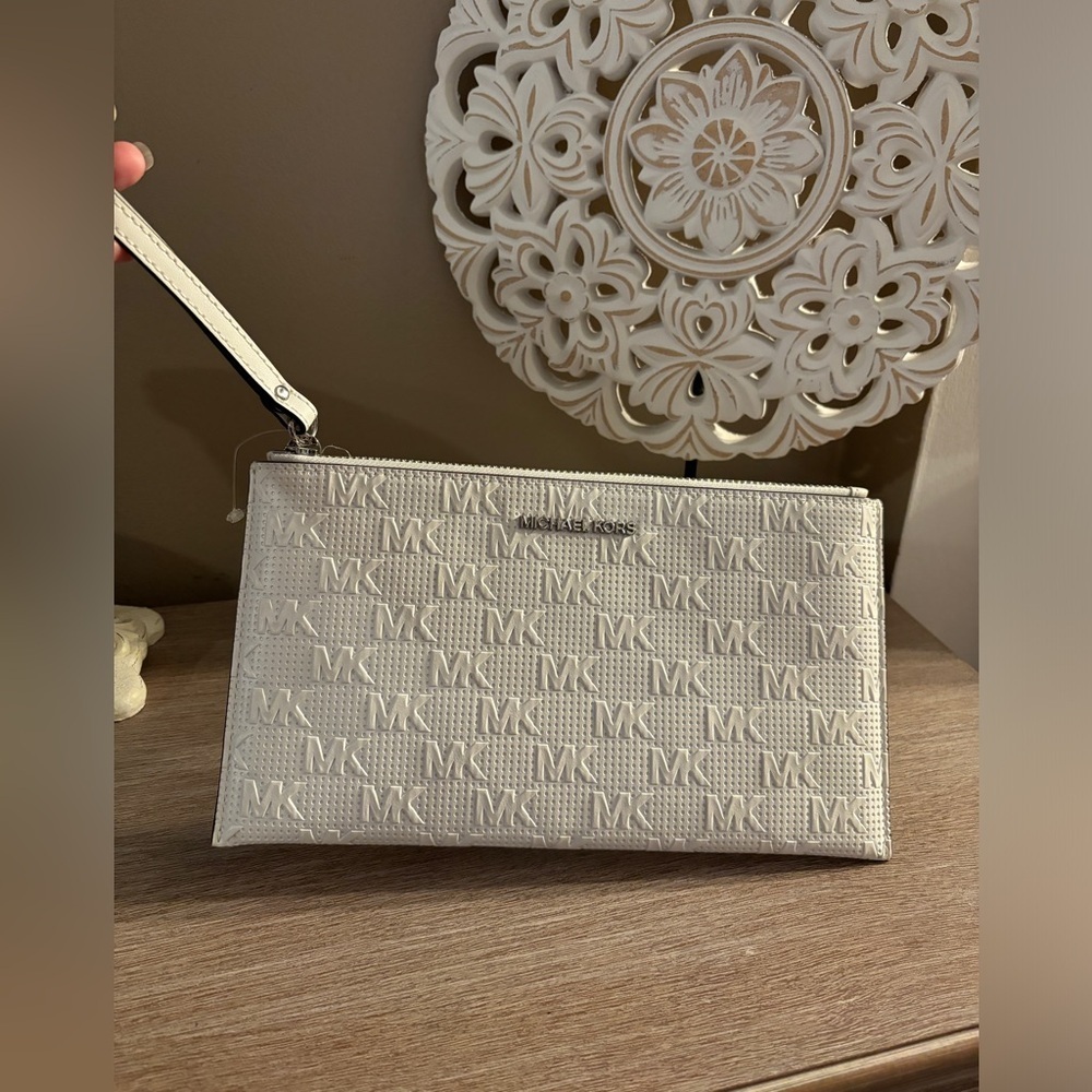 NWT Michael Kors Jet Set Large Zip Wristlet Optic White Logo Clutch